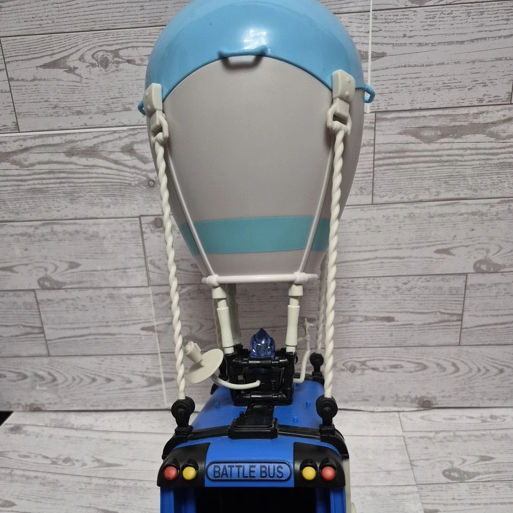 Fortnite Battle Royale Collection Battle Bus Vehicle 2018 Epic Toy not working